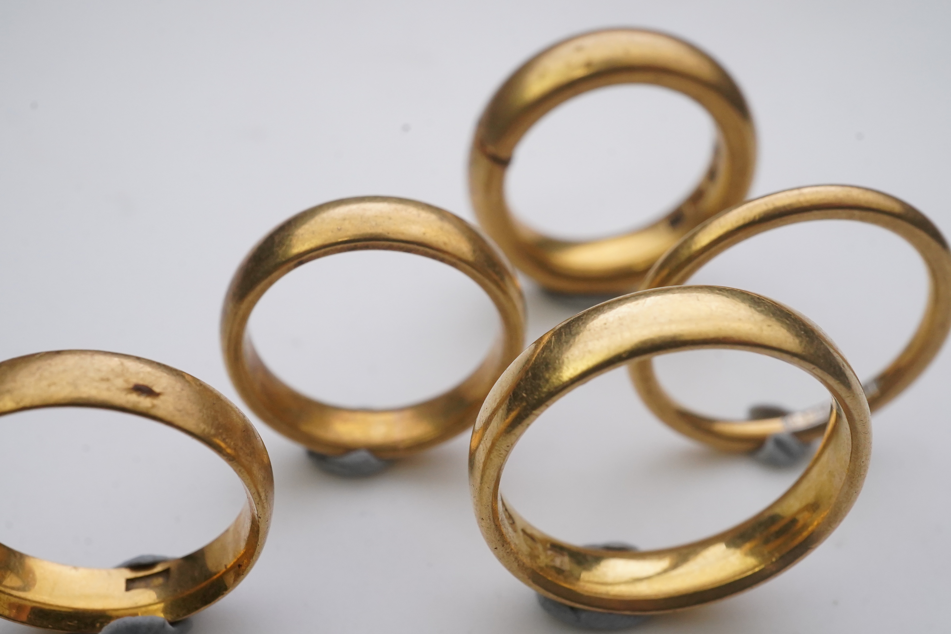 Five 22ct gold wedding bands